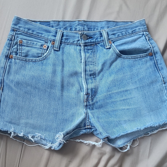 Levi's 501 Shorts - Picture 7 of 16